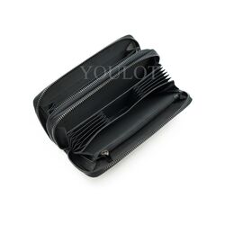 Клатч с двумя молниями и ремешком на кисть