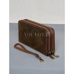Клатч мужской из натуральной кожи коричневого цвета с двойной молнией и съемным ремешком на запястье