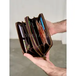 Клатч мужской из натуральной кожи коричневого цвета с двойной молнией и съемным ремешком на запястье