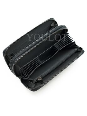 Клатч с двумя молниями и ремешком на кисть