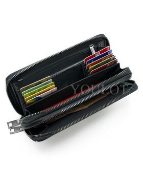 Клатч с двумя молниями и ремешком на кисть